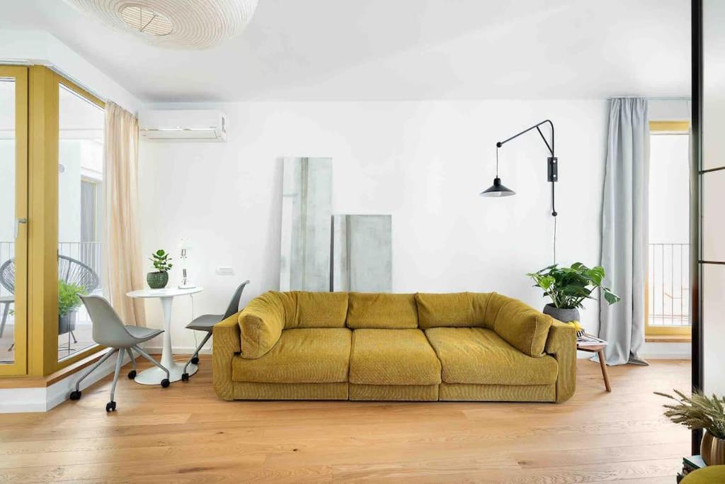Nook 7 Victoriei New Building With Parking And Security Bucarest